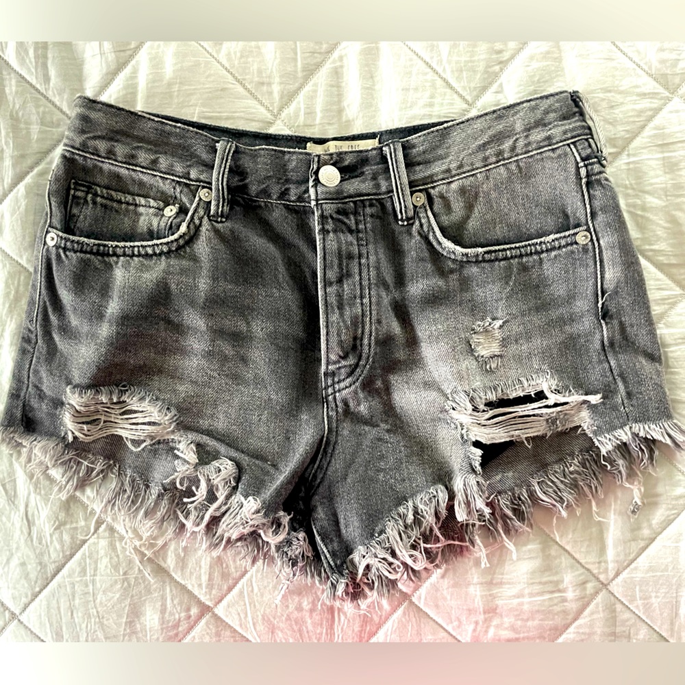Free People Black Jean Shorts. Size: 26. Excellent condition.